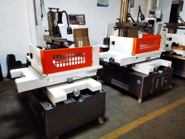 Продажа электроэрозионного проволочно-вырезного станка DK7750 Продажа электроэрозионного проволочно-вырезного станка DK7750